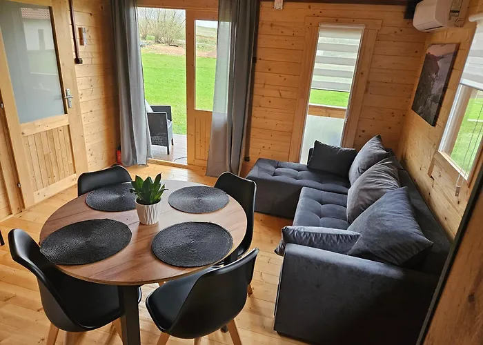 Holiday home Letniskowe Przy Straznicy *